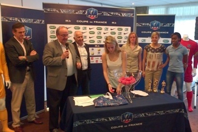 Sandie Toletti, Solène Durand, Claire Lavogez et Lindsey Thomas, Montpelliéraines et Championnes d'Europe U19, ont participé au tirage au sort de la Coupe de France en Languedoc-Roussillon (photo FootHérault) Sandie Toletti, Solène Durand, Claire Lavogez et Lindsey Thomas, Montpelliéraines et Championnes d'Europe U19, ont participé au tirage au sort de la Coupe de France en Languedoc-Roussillon (photo FootHérault)
