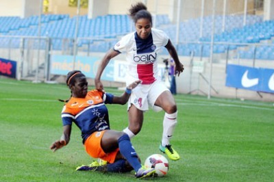 Laura Georges à la lutte avec Viviane Asseyi (photo MHSC)