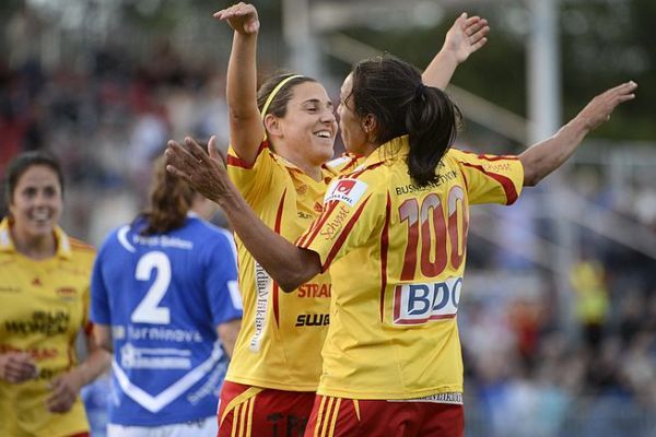 Floqué avec le numéro 100, Marta sous les couleurs de Tyresö