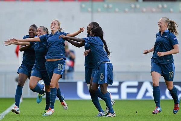 Toletti va découvrir les A avec Mbock Bathy Nka (photo fff) Toletti va découvrir les A avec Mbock Bathy Nka (photo fff)