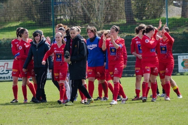 La joie des Rafettes après la victoire témoignait de l'importance du match. (photo : site officiel du club) La joie des Rafettes après la victoire témoignait de l'importance du match. (photo : site officiel du club)