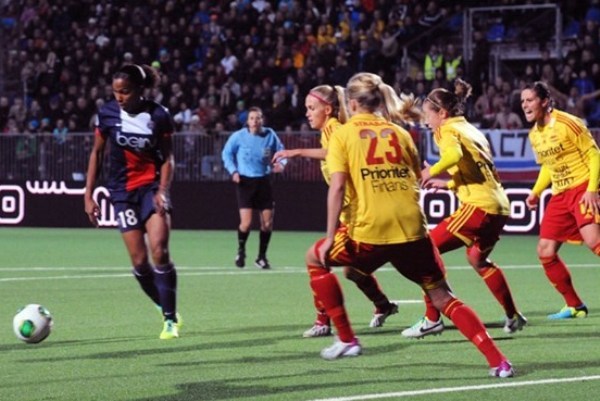 Marie-Laure Delie et l'attaque parisienne devront trouver la faille (photo uefa.com)