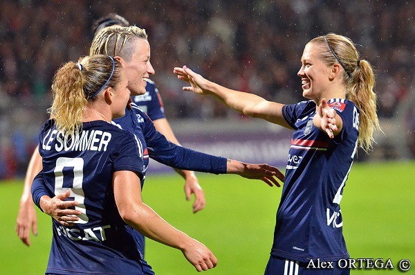 Joie lyonnaise avec Le Sommer, Rapinoe et Dickenmann (photo Alex Ortega)