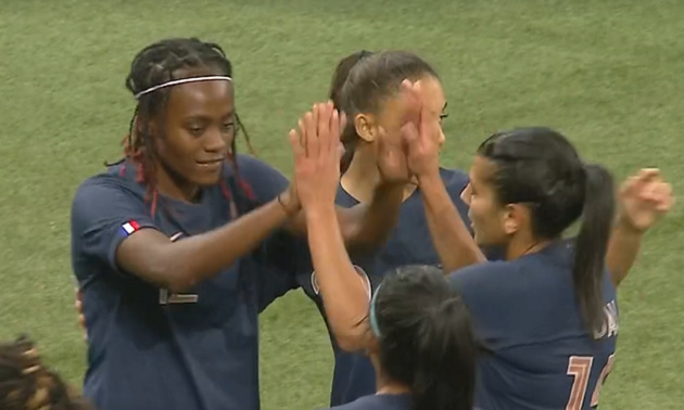 Malard et Dali, buteuses au Kazakhstan (capture W9) Malard et Dali, buteuses au Kazakhstan (capture W9)