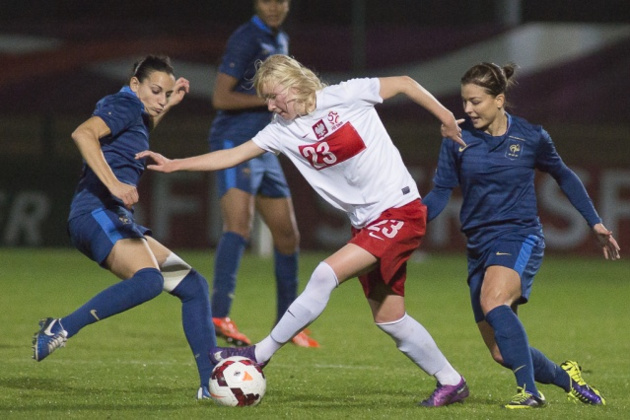 Aurélie Kaci et Laure Boulleau sont entrées en jeu en seconde période. Ce match a permis au sélectionneur, Philippe Bergeroo de faire tourner. (Photo : Eric Baledent)