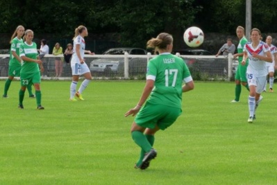 Le jeune collectif d'Hénin-Beaumont face à l'olympique lyonnais (Photo : FCFHB). Le jeune collectif d'Hénin-Beaumont face à l'olympique lyonnais (Photo : FCFHB).