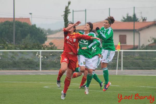 Duel aérien entre Flavie Lemaître et Maéva Clemaron (photo : Yoël Bardy)