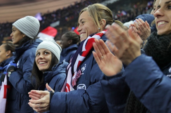 Rose Lavaud, Camille Abily et Jessica Houara, tout sourire (photo FFF.FR)