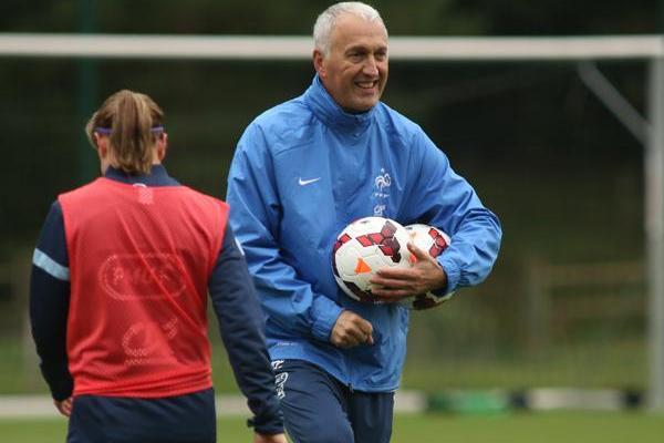 Bergerôo continue de découvrir avec plaisir le foot féminin (photo FFF.FR)