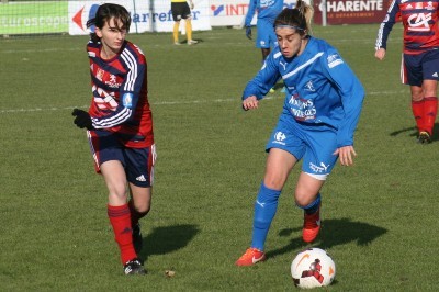 Jennifer Maier a inscrit un but sur une frappe de loin Jennifer Maier a inscrit un but sur une frappe de loin