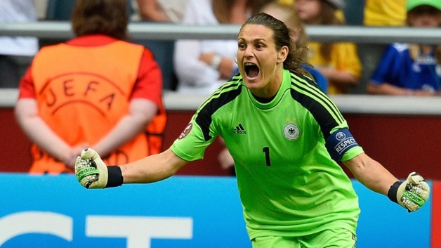 Nadine Angerer avait sorti deux penalties en finale de l'Euro 2013 face à la Norvège (Photo : FIFA.com) Nadine Angerer avait sorti deux penalties en finale de l'Euro 2013 face à la Norvège (Photo : FIFA.com)