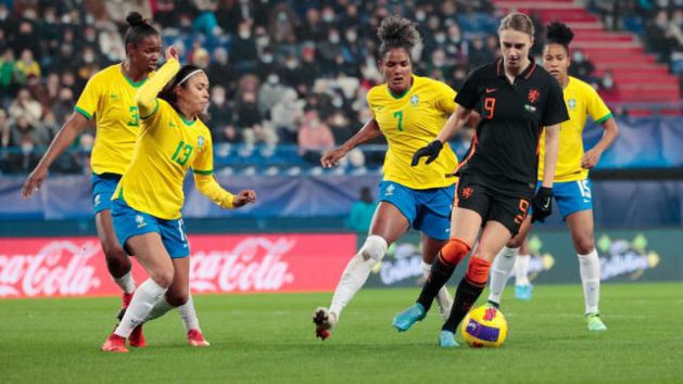 Pays-Bas et Brésil encore dos à dos (photo KNVB) Pays-Bas et Brésil encore dos à dos (photo KNVB)