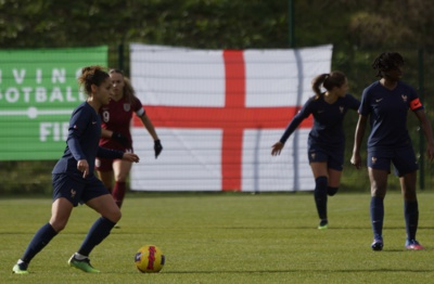 Ella Palis, précieuse dans l'animation du collectif français Ella Palis, précieuse dans l'animation du collectif français