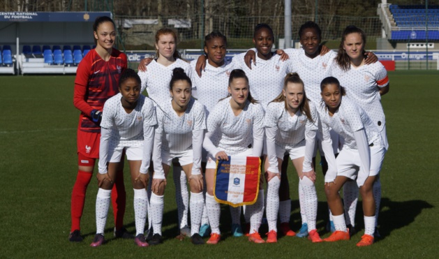 Le XI aligné contre l'équipe U15 Élite du PSG (photo Sébastien Duret) Le XI aligné contre l'équipe U15 Élite du PSG (photo Sébastien Duret)