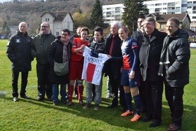 Le PSG a ouvert un maillot dédicacé à la 2500ème licenciée féminine de Lorraine