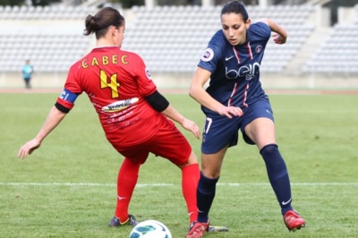 Aurélie Kaci, ici face à la Ruthénoise Séverine Cabec, assure vouloir remporter un trophée avec son club cette saison (Photo : club).