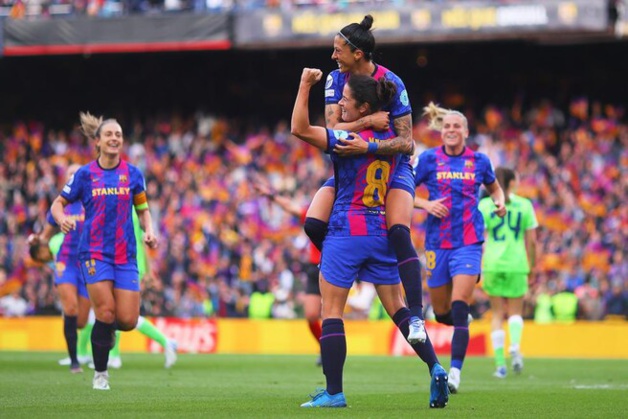 Jenni Hermoso et Marta Torrejón après le 3e but (photo UEFA.com) Jenni Hermoso et Marta Torrejón après le 3e but (photo UEFA.com)