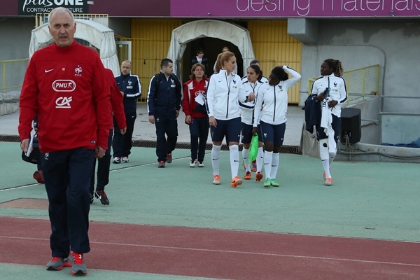 Philippe Bergerôo et les Bleues déterminées à jouer la finale (photo FFF) Philippe Bergerôo et les Bleues déterminées à jouer la finale (photo FFF)