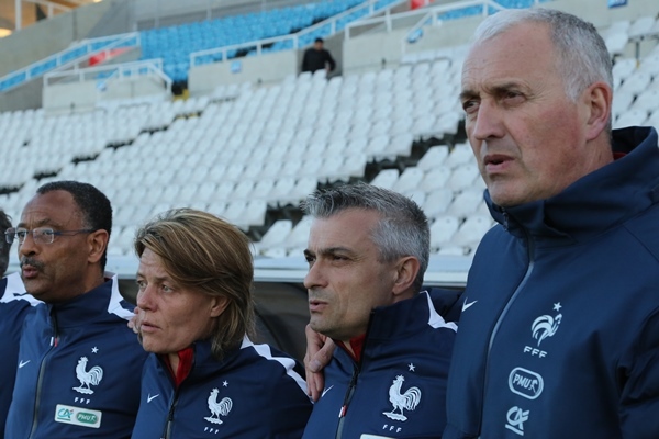 Frédéric Aubert, Sandrine Roux, Thierry Asseloos ont tous exulté sur le banc, aux côtés de Philippe Bergerôo (photo Sébastien Duret)
