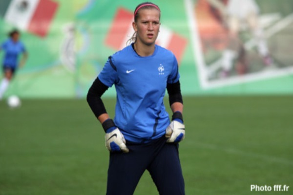 Claire Jacob sous le maillot de l'équipe de France, sélection qui lui tient tant à coeur et dans laquelle elle a envie de se faire une place au fil du temps (Photo : FFF).