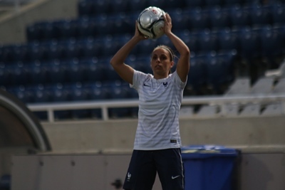 Bleues - Jessica HOUARA : "Je suis contente de pouvoir jouer aux deux postes"