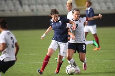 Elise Bussaglia et le milieu français a affiché sa solidité (photo Sébastien Duret) Elise Bussaglia et le milieu français a affiché sa solidité (photo Sébastien Duret)