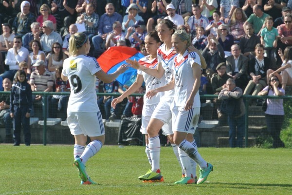 Lotta Schelin s'offre un triplé et permet à l'Olympique Lyonnais de se qualifier pour les quarts de finale de la Coupe de France