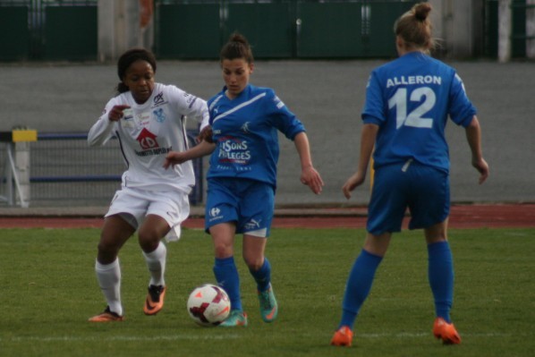 Yango au duel avec Bourgouin (photo C Ringaud)