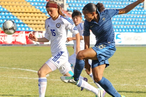 Delie et les Bleues tiennent les devants (photo FFF)