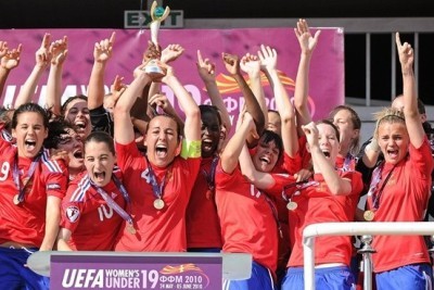 Sept filles de l'équipe sont championnes d'Europe U19 en 2010 (Crammer, La Villa, Gadea, Lavaud, Butel, Torrent, Catala)