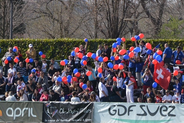 Les supporters à la Plaine des Jeux de Gerland Les supporters à la Plaine des Jeux de Gerland