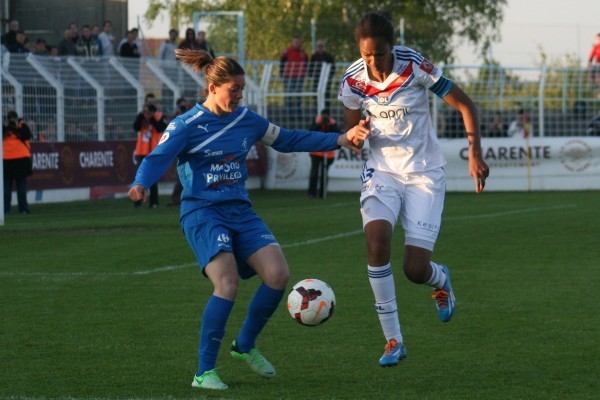 Wendie Renard aux avant-postes face à Marina Pascaud Wendie Renard aux avant-postes face à Marina Pascaud