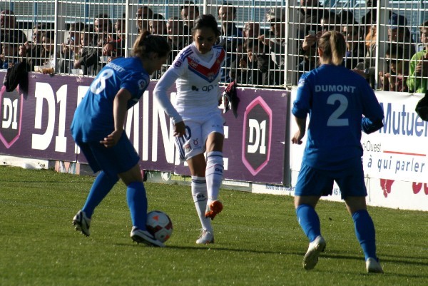 Louisa Necib face à Alice Benoit et Anais Dumont Louisa Necib face à Alice Benoit et Anais Dumont