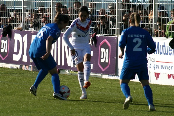 Louisa Necib face à Alice Benoit et Anais Dumont