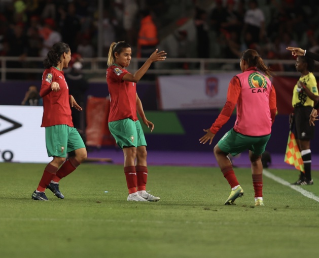 La buteuse célèbre son but avec ses partenaires (photo CAF) La buteuse célèbre son but avec ses partenaires (photo CAF)