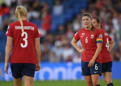 La capitaine Maren Mjelde tout comme Maria Thorisdottir ont été dépassées dans tous les domaines connaissant le plus lourd revers de son histoire (photo UEFA)