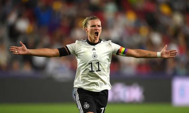 Popp reçue 4 sur 4 dans cet Euro (photo UEFA) Popp reçue 4 sur 4 dans cet Euro (photo UEFA)