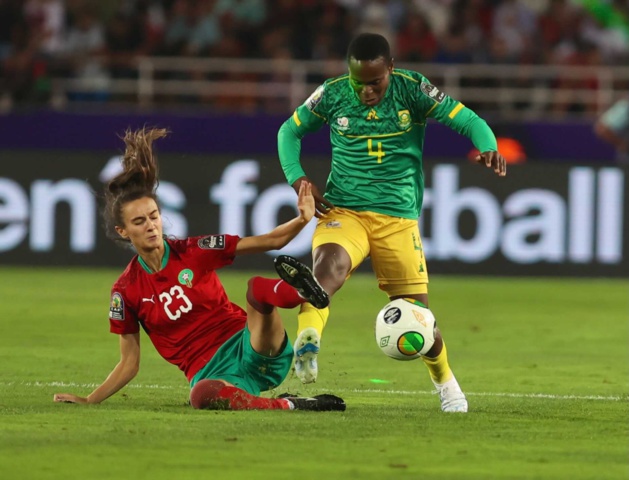 L'attaquante Ayane face à la défenseure Matlou (photo CAF)
