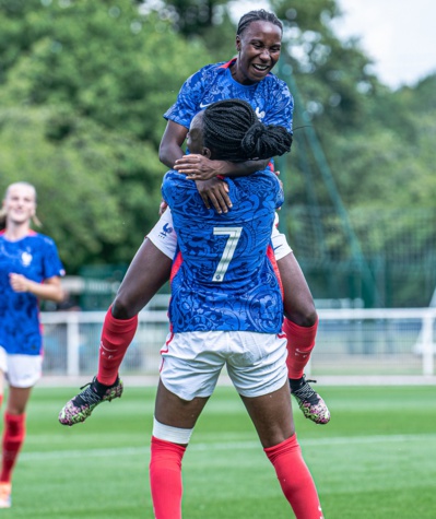 Becho et Mbakem Niaro, buteuses  face au Ghana (photo Gianni Pablo)