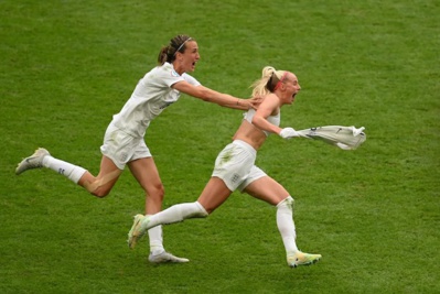 Chloe Kelly célèvre son but historique qui sacre l'Angleterre (photo UEFA) Chloe Kelly célèvre son but historique qui sacre l'Angleterre (photo UEFA)