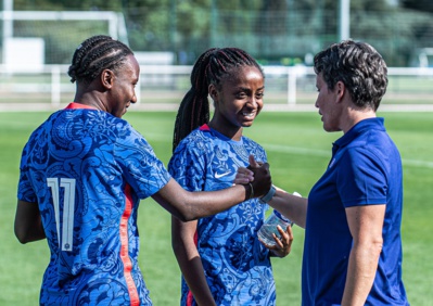 Sonia Haziraj avec Vicki Becho et Laurina Fazer (photo Gianni Pablo)