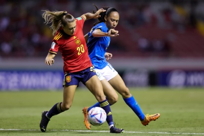 Duel disputé entre Espagnoles et Brésiliennes (photo FIFA)