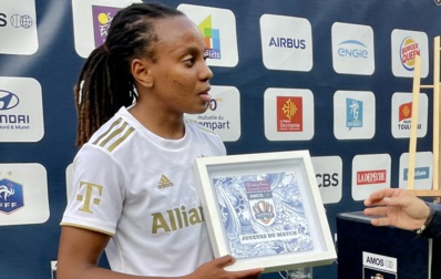 Emelyne Laurent, élue joueuse du match Emelyne Laurent, élue joueuse du match