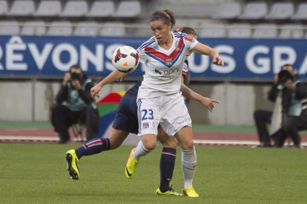 Camille Abily savoure ce nouveau titre en Coupe de France Camille Abily savoure ce nouveau titre en Coupe de France