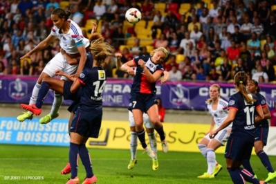 Un titre de plus dans la besace de la capitaine Wendie Renard (à gauche) - (CP : P.Juste/OL web) Un titre de plus dans la besace de la capitaine Wendie Renard (à gauche) - (CP : P.Juste/OL web)