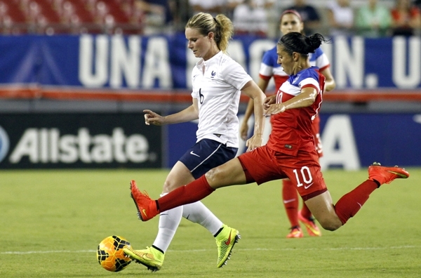 Amandine Henry a effectué un gros abattage au milieu de terrain Amandine Henry a effectué un gros abattage au milieu de terrain