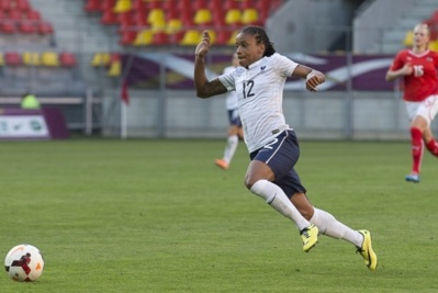 C'est Elodie Thomis qui a alerté Louisa Necib sur l'action du penalty C'est Elodie Thomis qui a alerté Louisa Necib sur l'action du penalty