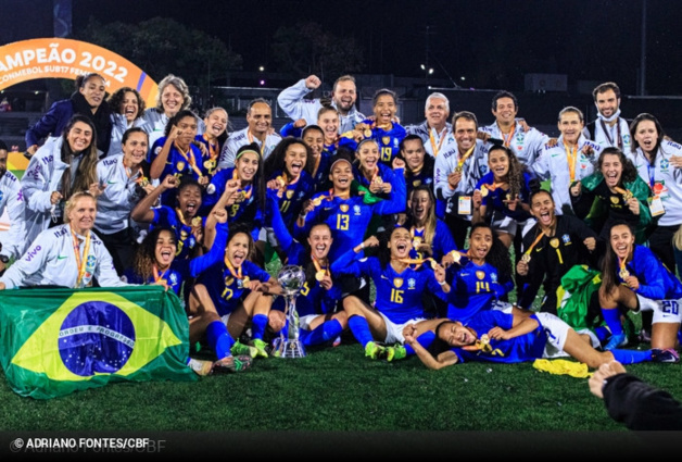 Le Brésil est entraînée par l'ancienne Lyonnaise et Messine Simone, à gauche, 2e au milieu (photo CBF)