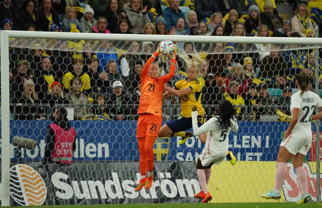 Peyraud-Magnin n'a pas été aidé par sa défense au cours des deux rencontres (photo FFF.fr) Peyraud-Magnin n'a pas été aidé par sa défense au cours des deux rencontres (photo FFF.fr)