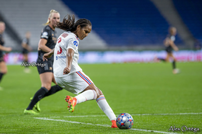La capitaine Wendie Renard sur la relance qui a entraîné le 4e but d'Arsenal La capitaine Wendie Renard sur la relance qui a entraîné le 4e but d'Arsenal
